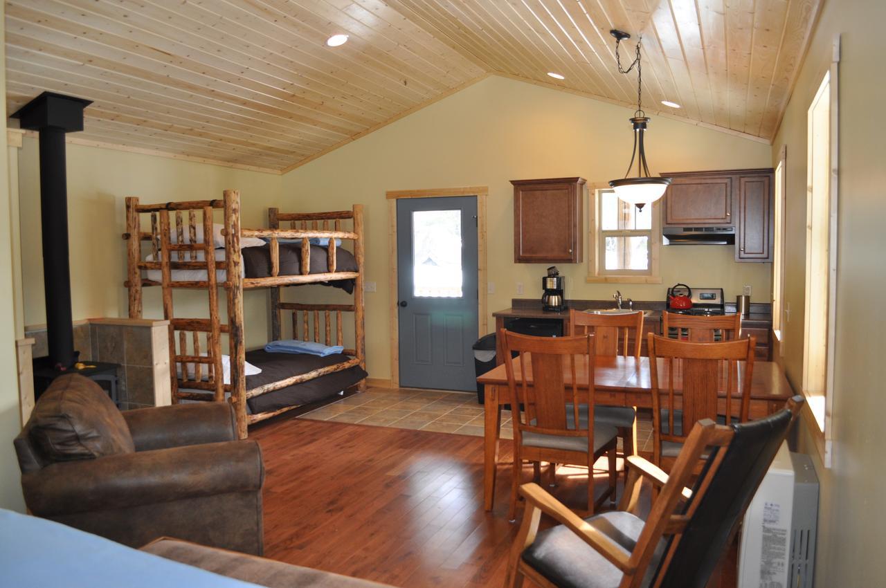 Homestake Lodge Whitehall Ngoại thất bức ảnh