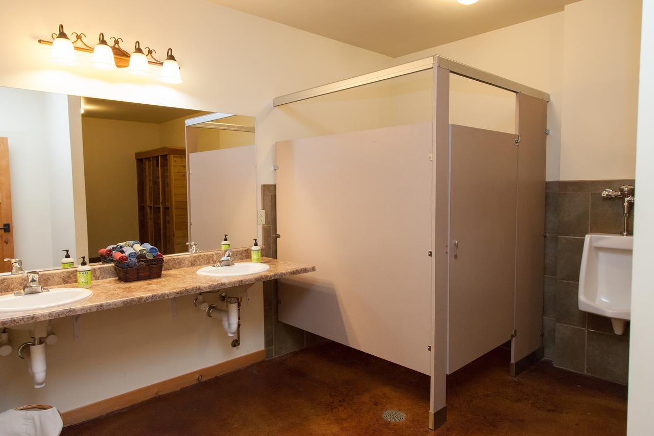 Homestake Lodge Whitehall Ngoại thất bức ảnh