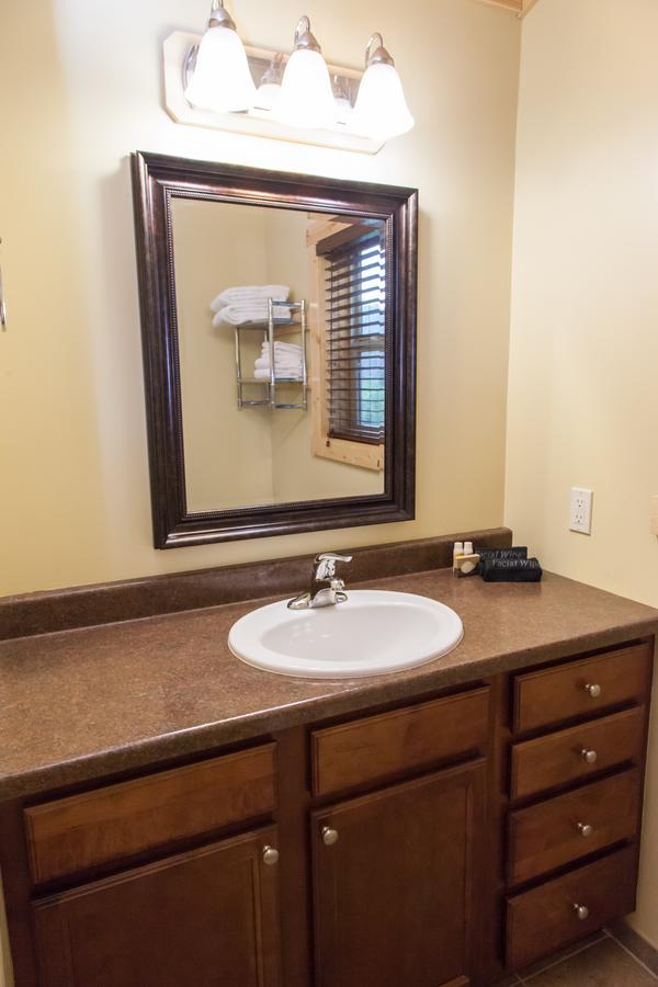 Homestake Lodge Whitehall Ngoại thất bức ảnh